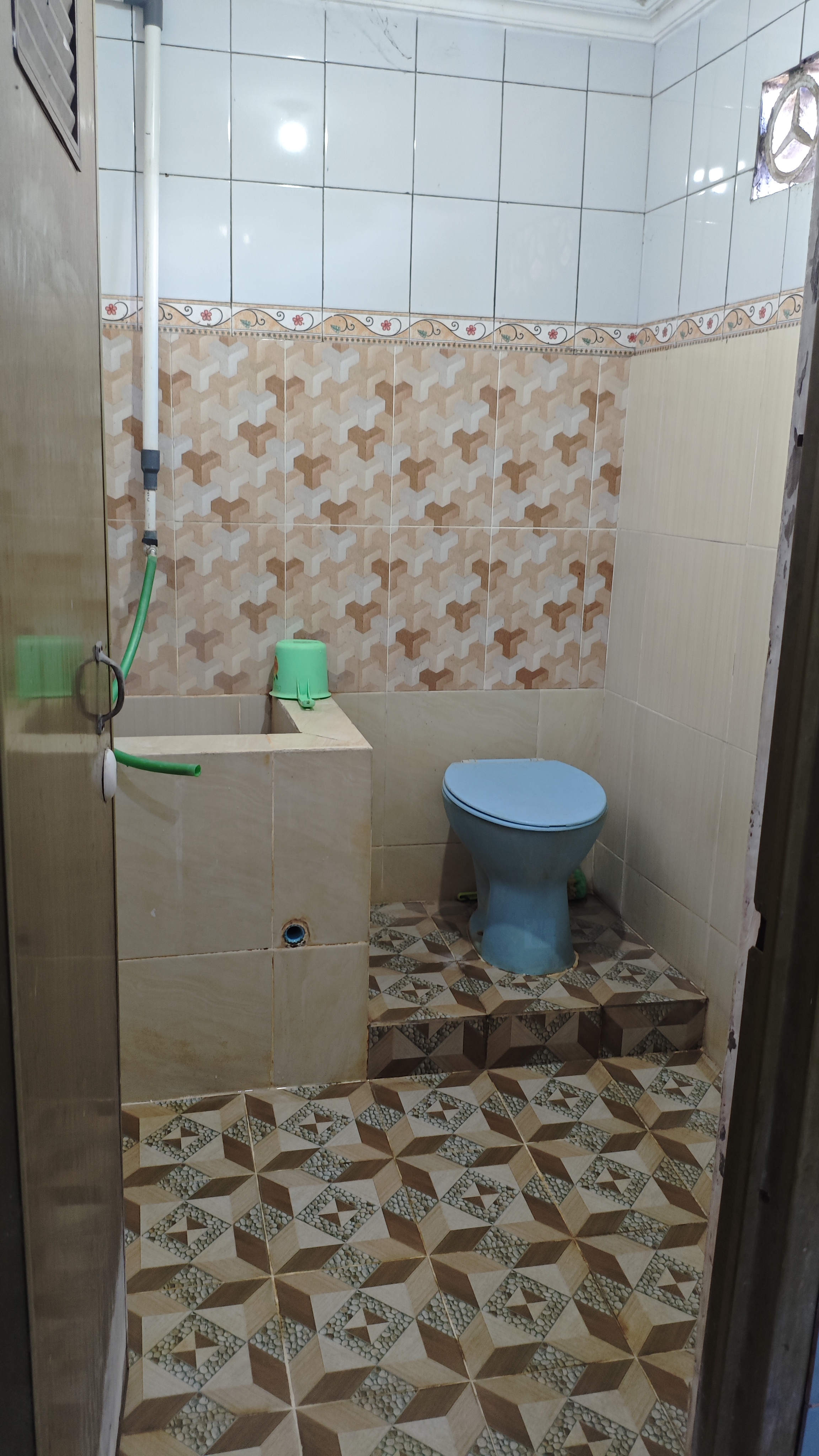 Kamar mandi luar Kost Sista Putri